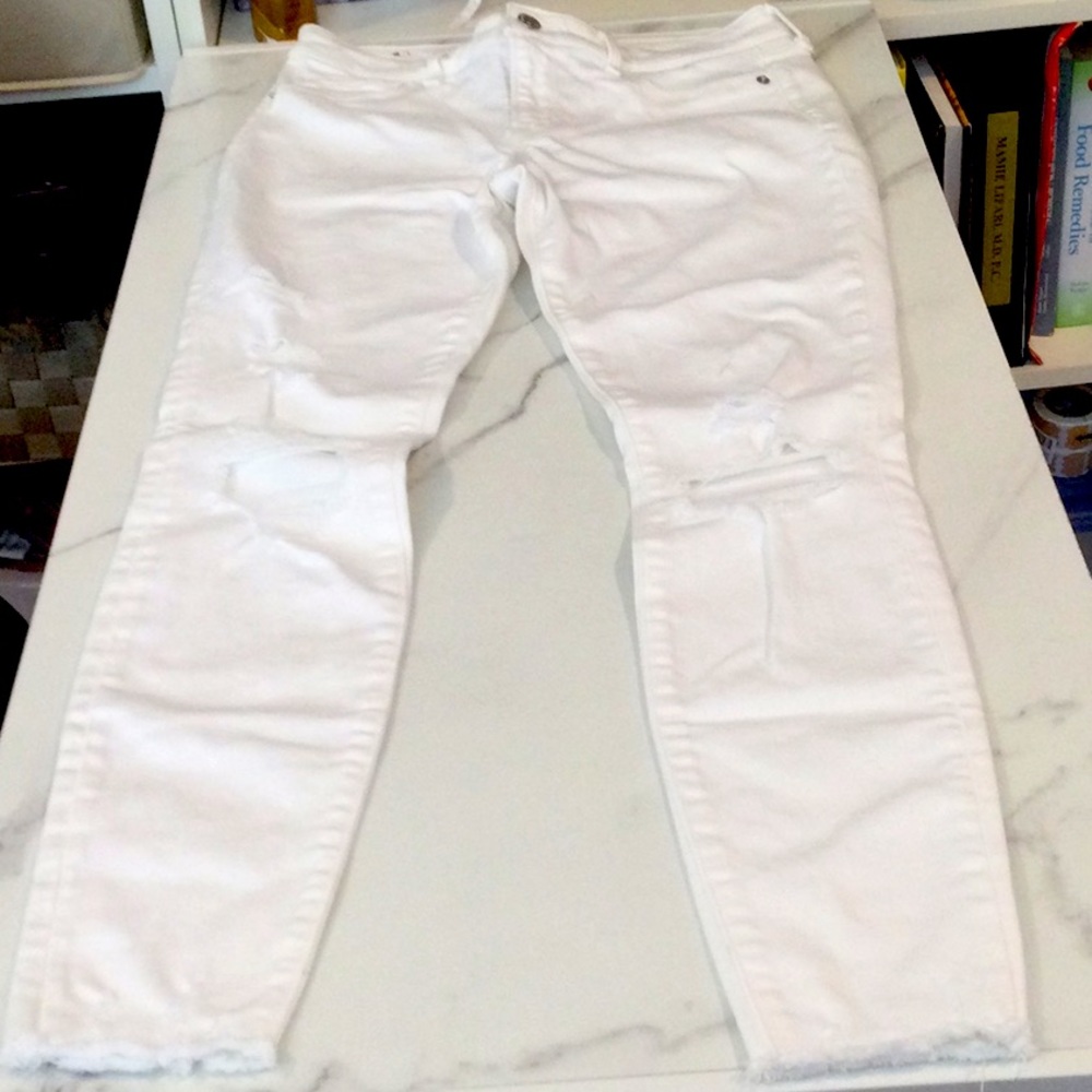 Abercrombie and Fitch white low rise distressed skinny jeans, 4R